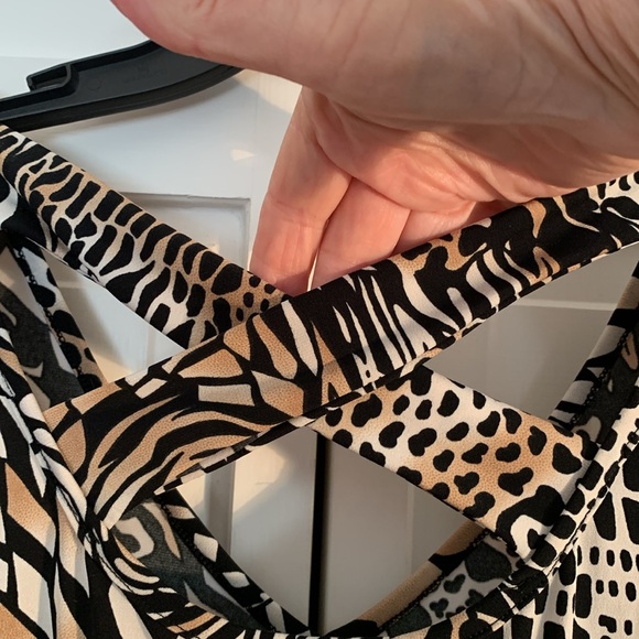 Fave Animal Print V-Neck Cap Sleeves Blouse EUC - Picture 5 of 5